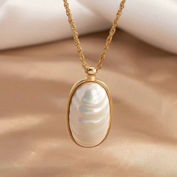 Rippled Pearl Ovoid Crease Wrinkle Ruffle Billow Furrow Wavelet Ellipse Necklace - Picture 2 of 9